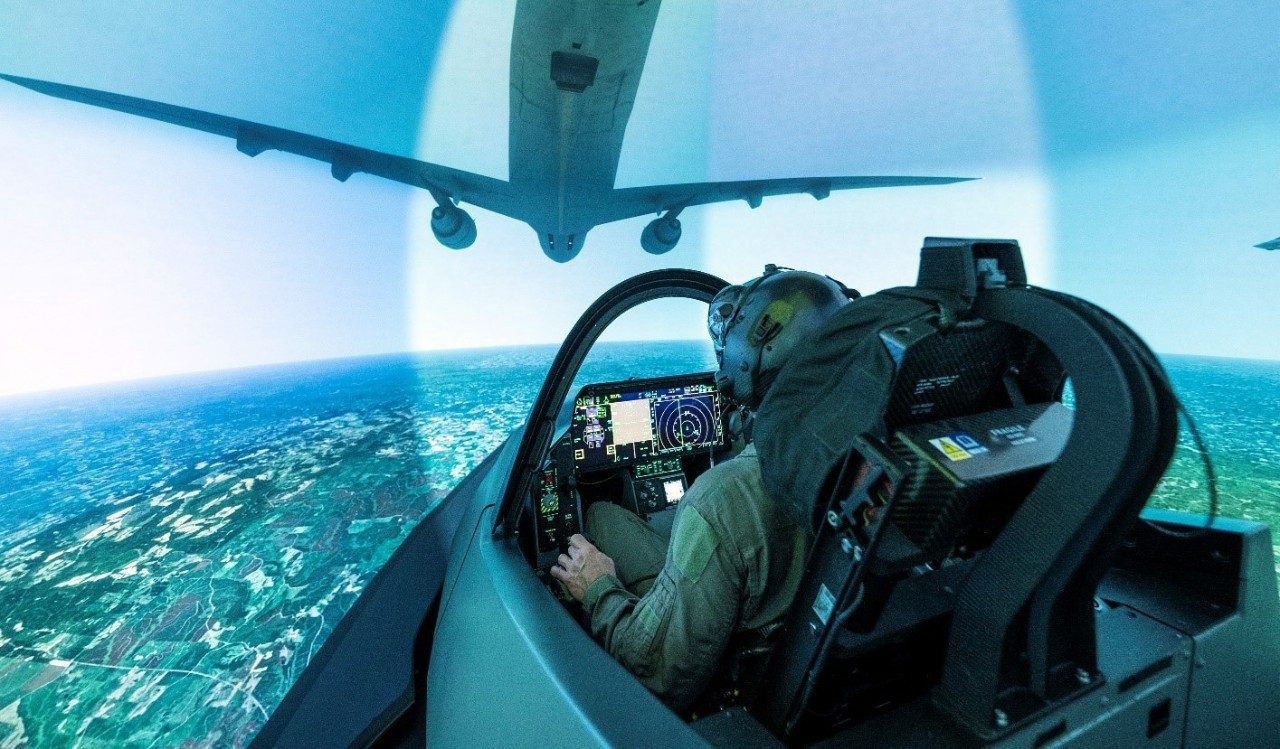 Lockheed Martin conecta 16 simuladores del F-35 en un ensayo multidominio a distancia 3 F 35 Training Simulator.jpg.pc adaptive.1280.medium