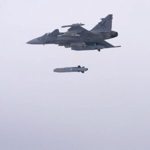 TAURUS es integrado al Gripen en un desarrollo acelerado 2 HS5FIjBXsAAbq2h