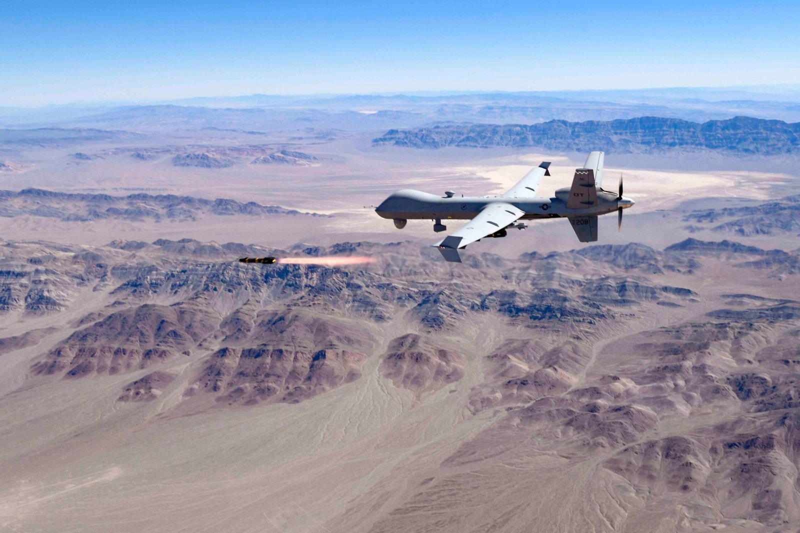 Colombia recibe tres aeronaves no tripuladas MQ-9A Reaper facilitadas por Estados Unidos bajo acuerdo de préstamo 3 230830 F YY907 1518C scaled