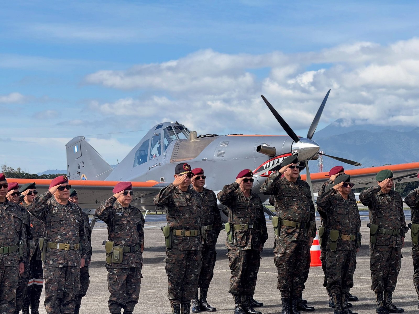 La Fuerza Aérea Guatemalteca incorpora un Twin Otter y tres aeronaves Thrush 710P Fire Bird para emergencias e incendios forestales 3 863609319 18640274647058686 5195840410806415642 n scaled