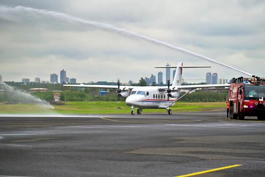 Paraguay completa la incorporación de sus seis A-29 Super Tucano y recibe un SkyCourier 1 HT44hgQWIAAlee