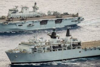 L15 HMS Bulwark 030