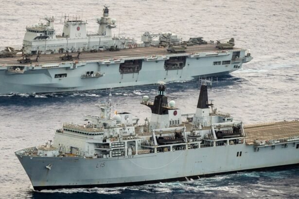 L15 HMS Bulwark 030