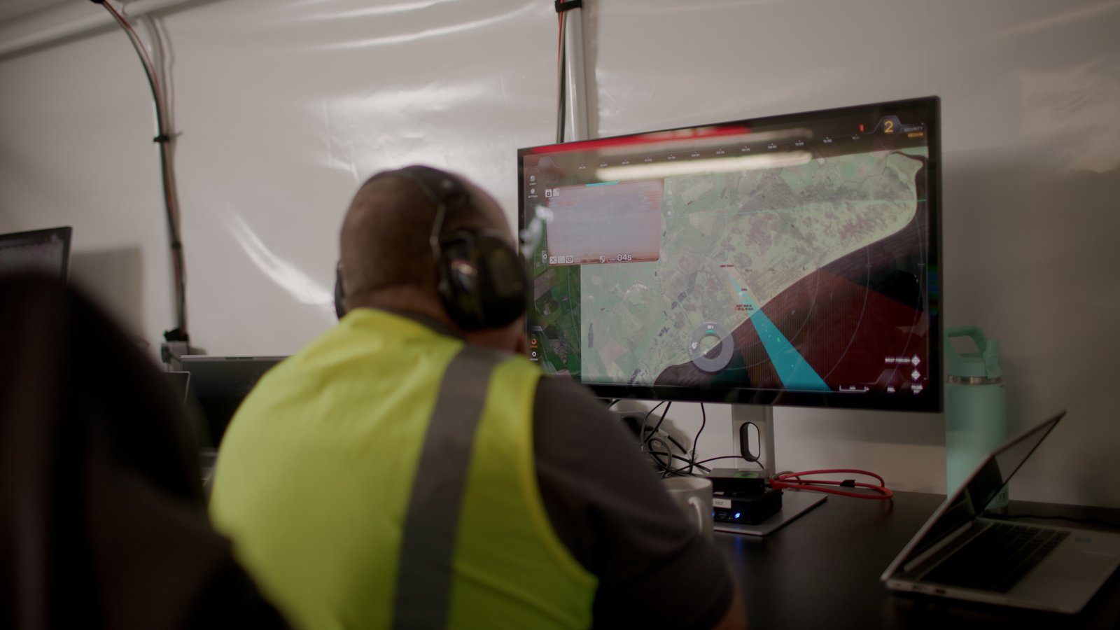 BAE Systems prueba en Escocia su sistema integrado BATS contra drones 2 RS305789 Ops room 2