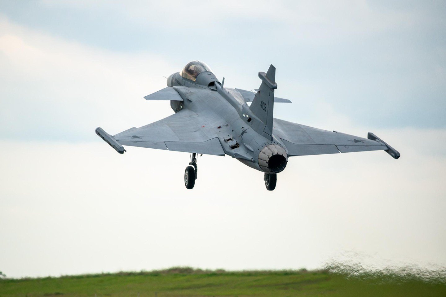 El primer Gripen E producido en Brasil por Embraer realiza su vuelo inaugural 3 SaveClip.App 840764302 18465945916141239 7959991575391976221 n