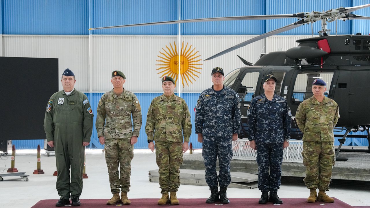 Argentina completa la incorporación de 6 helicópteros Bell 407GXi para sus Fuerzas Armadas: Clave para operaciones de alta montaña y respuesta ante emergencias 4 bell octubre gal 2 05
